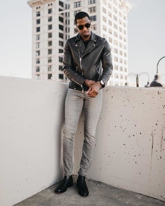 С чем носить серые зауженные джинсы мужчине