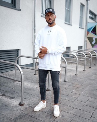 Какие свитшоты носить с серыми зауженными джинсами мужчине
