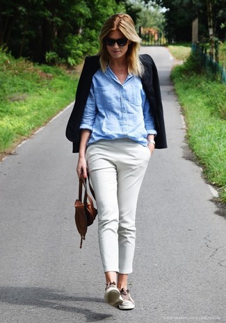 Какие низкие кеды носить с серыми узкими брюками