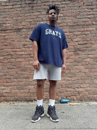 С чем носить серые спортивные шорты мужчине