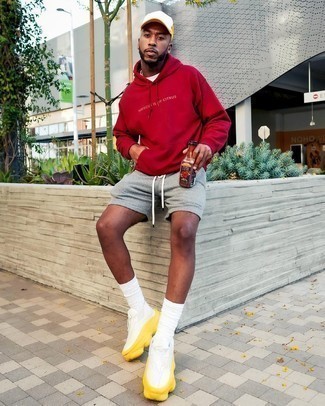 С чем носить серые спортивные шорты мужчине