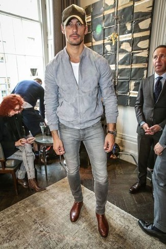 С чем носить серую замшевую куртку мужчине