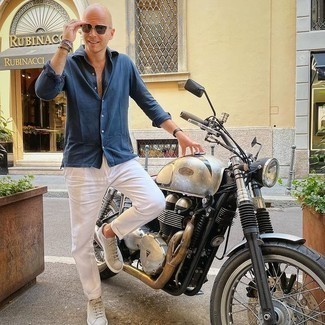 С чем носить серые замшевые кеды мужчине