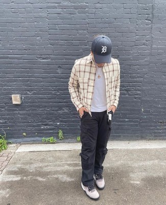 С чем носить серые замшевые кеды мужчине