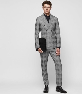 Как носить серый костюм с черными кожаными ботинками челси