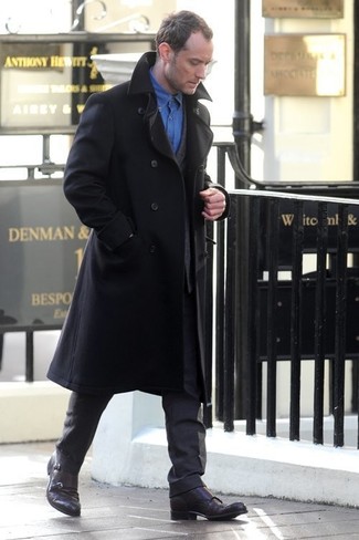 Как носить серый костюм с темно-коричневыми кожаными монками