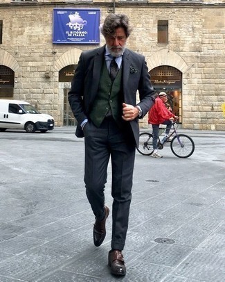 Как носить серый костюм с темно-коричневыми кожаными монками