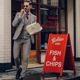 Какие классические ботинки носить с серым костюмом