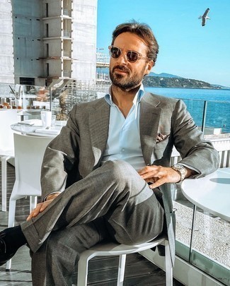 Какие классические рубашки носить с серым костюмом