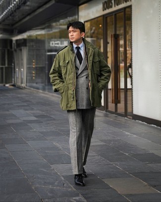 Какие куртки в стиле милитари носить с серым костюмом