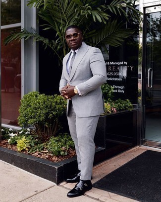 Какие монки носить с серым костюмом