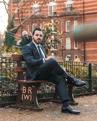 Какие монки носить с серым костюмом