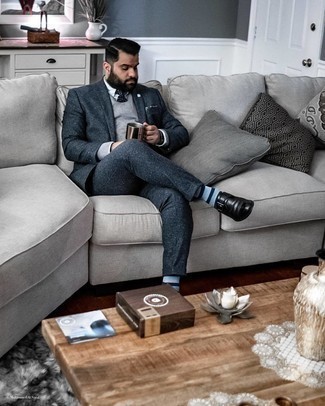 Какие монки носить с серым костюмом