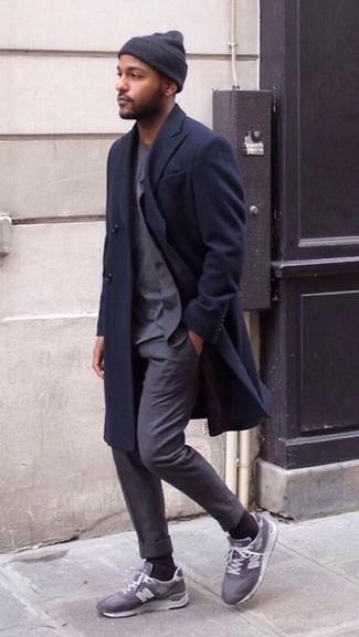 Какие длинные пальто носить с серым костюмом