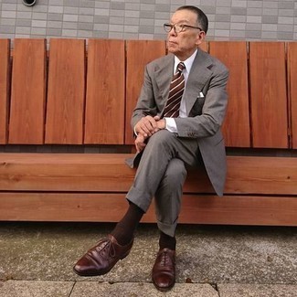 Какие оксфорды носить с серым костюмом