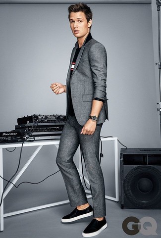 Какие слипоны носить с серым костюмом