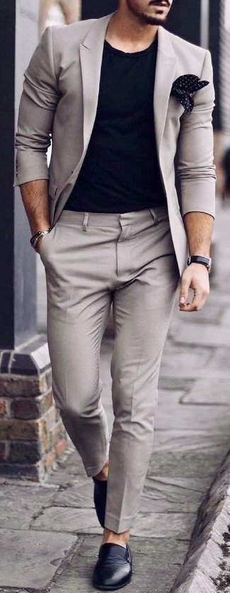 Какие слипоны носить с серым костюмом