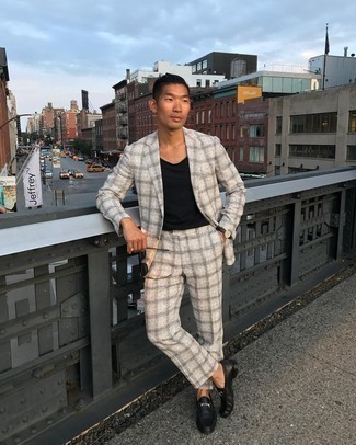 Какие майки носить с серым костюмом