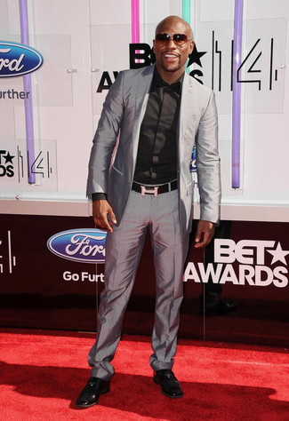 Какие лоферы с кисточками носить с серым костюмом