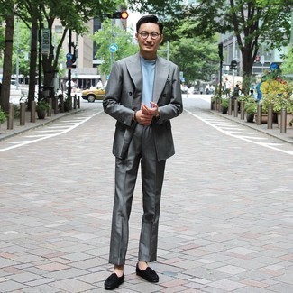 Какие лоферы с кисточками носить с серым костюмом