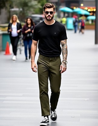 С чем носить серые солнцезащитные очки мужчине