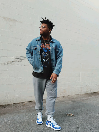Какие джинсовые куртки носить с серыми спортивными штанами мужчине
