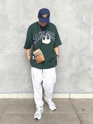 С чем носить серые спортивные штаны мужчине