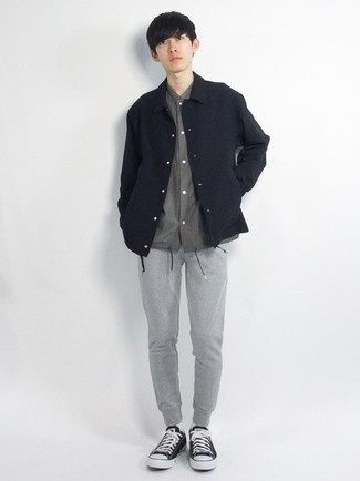 С чем носить серые спортивные штаны мужчине