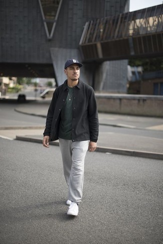 Какие куртки-рубашки носить с серыми спортивными штанами мужчине