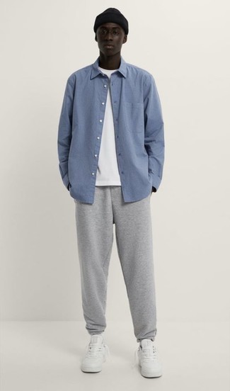 Как носить серые спортивные штаны с белыми низкими кедами мужчине