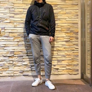 Какие ветровки носить с серыми спортивными штанами мужчине