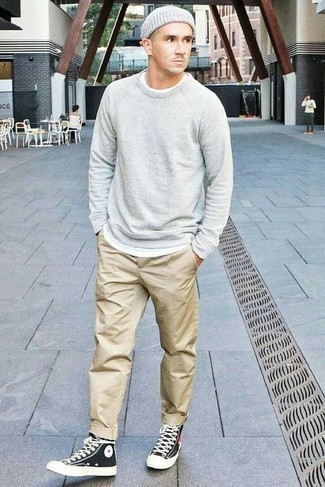 Как носить серый свитшот с бежевыми брюками чинос