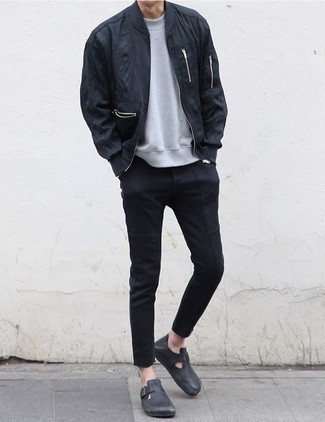 Как носить серый свитшот с черным бомбером мужчине