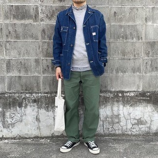 Как носить серый свитшот с черными низкими кедами мужчине