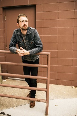 Какие повседневные ботинки носить с серым свитшотем мужчине