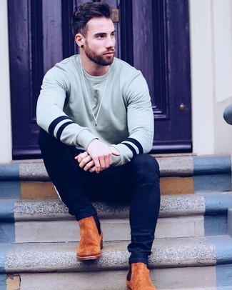 Какие ботинки челси носить с серым свитшотем мужчине