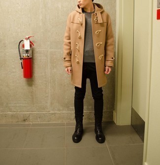 Какие дафлкоты носить с серым свитшотем мужчине