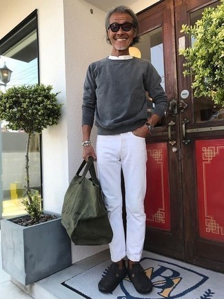 Какие футболки на пуговицах носить с серым свитшотем мужчине