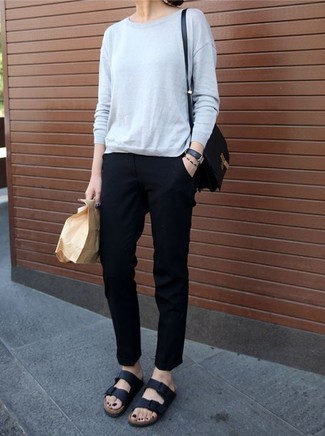 С чем носить серый свитшот женщине