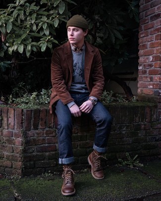 Как носить серый свитшот с темно-синими джинсами мужчине