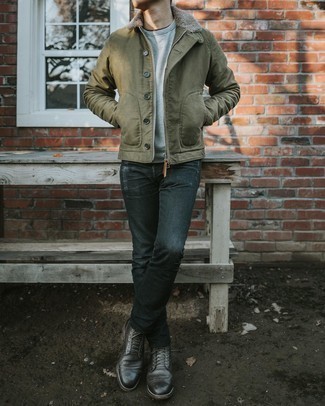 Как носить серый свитшот с оливковой курткой-рубашкой мужчине