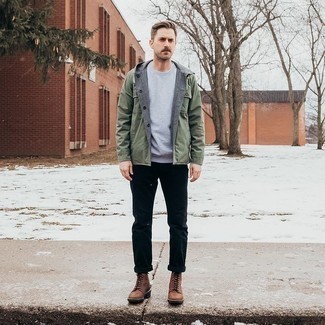 Какие куртки-рубашки носить с серым свитшотем мужчине