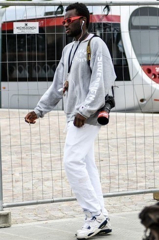 Как носить серый свитшот с белыми брюками чинос