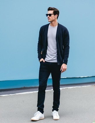 С чем носить серую футболку мужчине