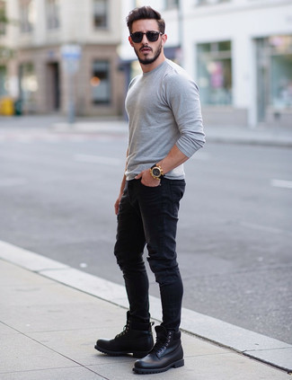 С чем носить серую футболку мужчине