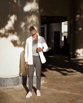 Как носить серую майку с серыми брюками чинос