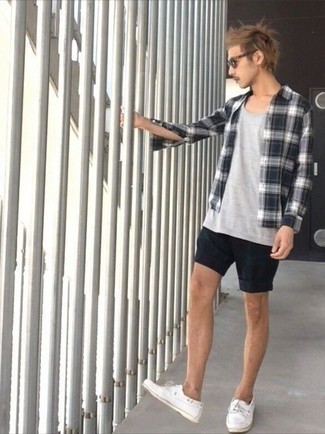 С чем носить серую майку мужчине