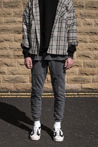 С чем носить серую майку мужчине