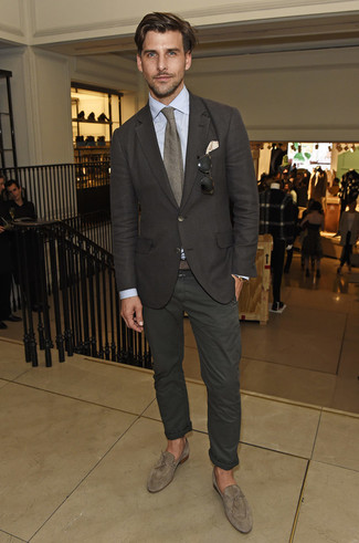 Какие пиджаки носить с серыми лоферами с кисточками