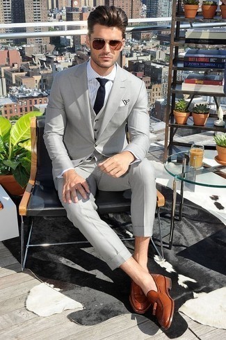 С чем носить серый костюм-тройку